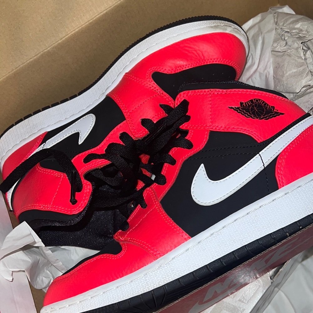 Nike 1s in neon/black/white excellent condition
